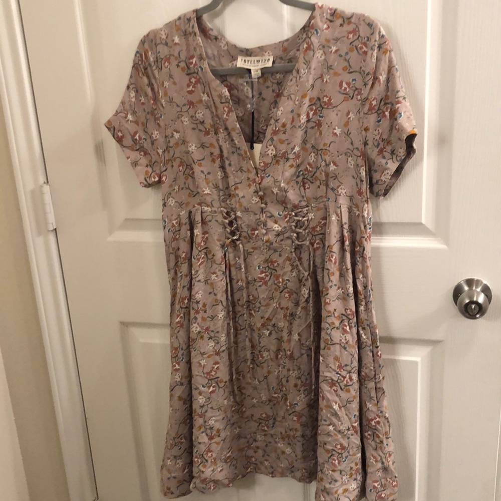 Idyllwind Taupe Floral Lace-Up Short Sleeve Dress